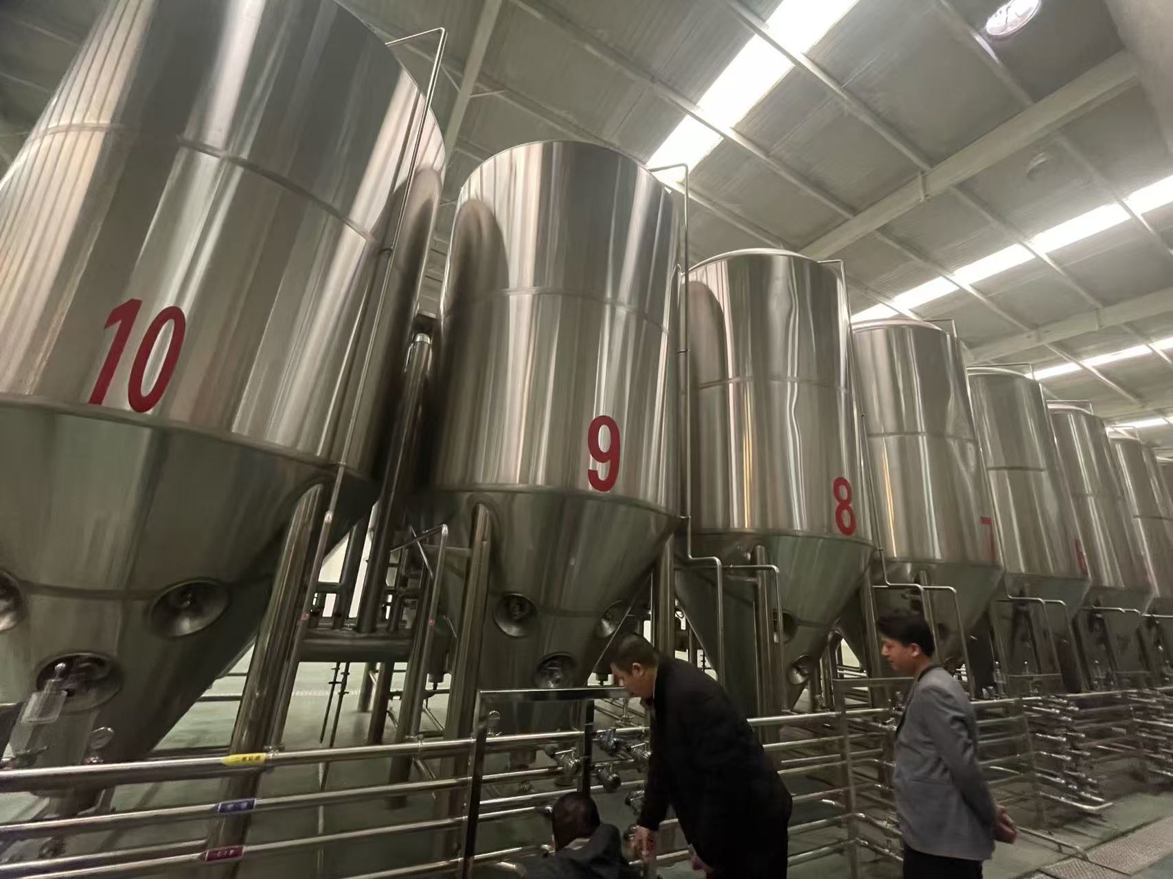 贡井精酿啤酒设备厂—平面布置、设备设计、制造、调试、培训等一条龙服务